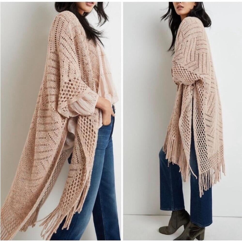 Anthro AKEMI + KIN Miette Cozy Chenille Kimono Fringed Pink and Gray O/S